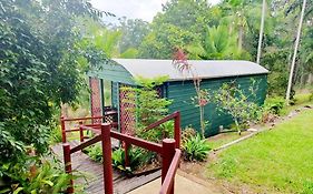 Birdsong Train Carriage Cabin With Outdoor Bath